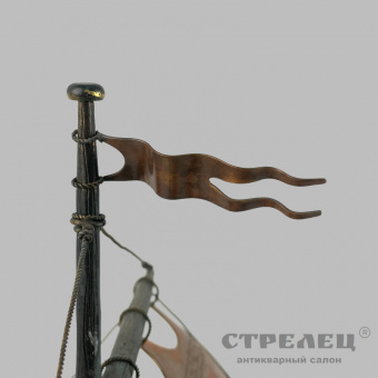 фото — модель корабля викингов «драккар» с символикой ss на парусе, 1941/45 гг.